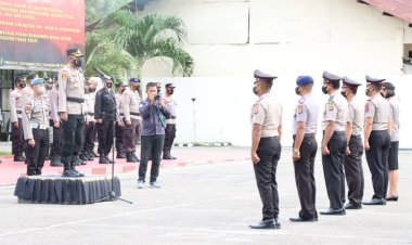 Siraman-Kembang-dan-Pemberian-Penghargaan-Warnai-Upacara-Korps-Raport-dan-Kenaikan-Pangkat-Personil-Polres-Belu-dan-Brimob