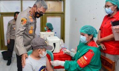 Tinjau-Pelaksanaan-Vaksinasi-Merdeka-Anak,-Kapolda-NTT-:-Target-yang-Harus-Dicapai-dengan-Jumlah-Anak-yang-Ada-di-Wilayah-Nusa-Tenggara-Timur-ini-kurang-lebih-607.189
