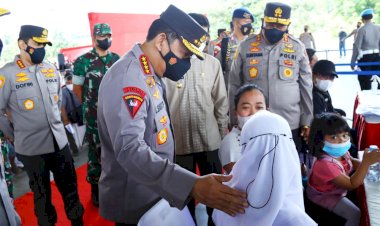 Tinjau-Vaksinasi-Serentak-se-Indonesia,-Kapolri-Ingatkan-Syarat-Wajib-Laksanakan-PTM-100-Persen