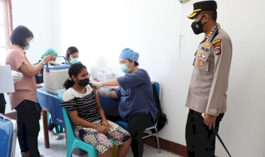 Layani-Dosis-1-Hingga-Booster,-Polres-Belu-Gandeng-TNI-dan-Pemda-Gelar-Vaksinasi-Serentak