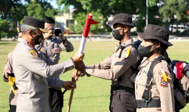 198-Bintara-Remaja-Ditsamapta-Polda-NTT-Jalani-Tradisi-Pembaretan,-Kapolda-NTT-:-Kegiatan-ini-Dalam-Rangka-Memupuk-Jiwa-Korsa-dan-Tingkatkan-Motivasi-Diri