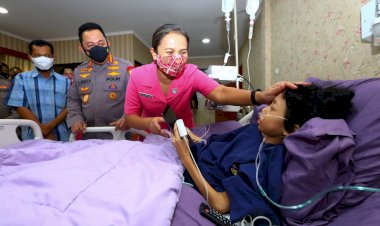 Penuhi-Janji,-Kapolri-Jenguk-Sinta-Aulia-Anak-yang-Sakit-Tumor-Kaki