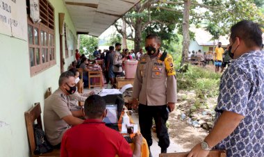 Vaksinasi-Massal-Serentak,-Polres-Belu-Gandeng-Puskesmas-Nualain-Gelar-Vaksinasi-di-SDI-Ekin
