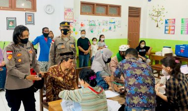 Turun-ke-Dua-Masjid-Besar,-Polres-Belu-Kembali-Gelar-Vaksinasi-Malam-untuk-Anak-Hingga-Lansia