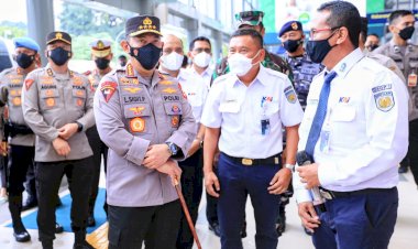 Tinjau-Stasiun-Pasar-Senen,-Kapolri-Imbau-Warga-Mudik-Sebelum-Tanggal-28-April