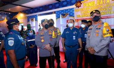 Tinjau-Pelabuhan-Tanjung-Perak,-Kapolri:-Transportasi-Laut-Alternatif-Kurangi-Kemacetan-Arus-Mudik