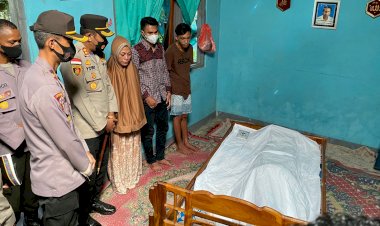 Wujud-Belasungkawa,-Kapolres-Belu-bersama-Pejabat-Utama-Melayat-ke-Rumah-Duka-Alm.AIPDA-Abdurahman-Dahlan