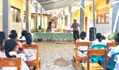 Sambagi-SMA-Stella-Gracia,-Unit-Kamsel-Sat-Lantas-Polres-Belu-Ajak-Pelajar-Disiplin-Prokes-dan-Tertib-Berlalu-Lintas