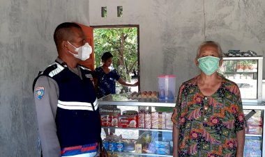 Datangi-Warga-Binaannya,-AIPDA-Alves-Imbau-Lansia-Jangan-Abaikan-Prokes