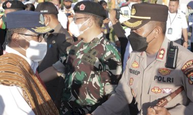 Sambut-di-Bandara,-Kapolres-Belu-Dampingi-Kunjungan-Kerja-Menteri-Perhubungan-RI-di-Wilayah-Tapal-Batas-RI-RDTL