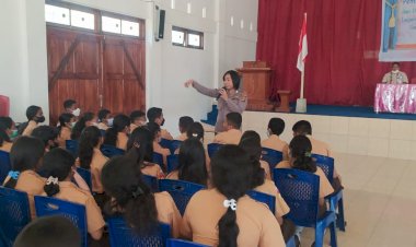 Dapat-Edukasi-dari-Personel-Sat-Binmas-Polres-Belu,Pelajar-SMPK-St.-Don-Bosco--Komitmen-Jauhi-Kenakalan-Remaja