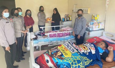 Peduli-Sesama-di-HUT-Polwan-RI,-Srikandi-Polwan-Polres-Belu-Gelar-Anjangsana-Besuk-Anak-Rekan-Kerja-yang-Sakit