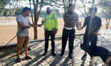 HUT-Polantas-ke-67,-Sat-Lantas-Polres-Belu-Bagi-bagi-Brosur-Keselamatan-Berlalu-Lintas-Saat-Kegiatan-Car-Free-Day