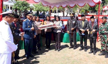 Jaga-Sinergitas-dan-Kekompakkan-TNI-Polri-di-Tapal-Batas,-Polres-Belu-Beri-Kejutan-Manis-di-Hari-Jadi-TNI-ke-77