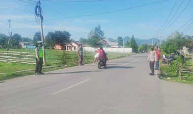 Beri-Pelayanan-Prima-untuk-Masyarakat,-Kapolres-Belu-Kerahkan-Ratusan-Personil-Atur-Lalu-Lintas-di-Pagi-Hari