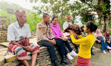 Sentuh-Desa-Terpencil-Perbatasan,-Kapolres-Belu-Dengar-Keluh-Kesah-Warga-dan-Sebar-Nomor-HP-Permudah-Pelayanan-Masyarakat