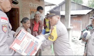 Empati-Terhadap-Sesama,-Polres-Belu-Kirim-Bantuan-untuk-Warga-Korban-Banjir-di-Desa-Leowalu
