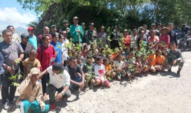 Bersama-Hijaukan-Bumi,-Polres-Belu-Bareng-TNI-dan-Ikatan-Jurnalis-TV-Indonesia-Gelar-Aksi-Tanam-1000-Pohon-di-Tapal-Batas