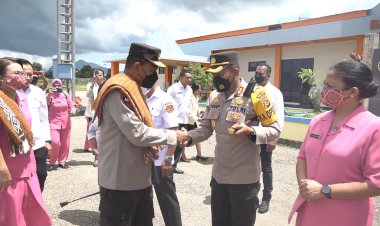 Bersama-Bupati-dan-Forkopimda,-Kapolres-Belu-Sambut-Kunjungan-Perdana-Kapolda-NTT,-Irjen-Pol.-Drs.-Johni-Asadoma,-M.Hum