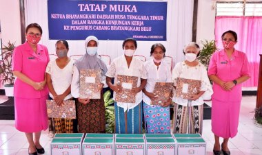 Pemberian-Tali-Asih-Warnai-Acara-Tatap-Muka-Ketua-Bhayangkari-Daerah-NTT-dengan-PC.Bhayangkari-Belu