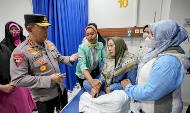 Jenguk-Korban-Bom-Bunuh-Diri-Polsek-Astana-Anyar.-Kapolri-:-Tetap-Semangat-Lindungi-Masyarakat