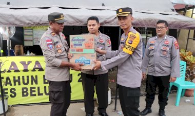 Cek-Pos-Pam-dan-Pos-Pelayanan-Lilin-Turangga-2022,-Wakapolres-Belu-Bagikan-Parsel-kepada-Personil