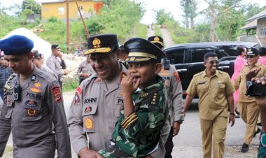 Kapolda-NTT-menyebut-Caesar-Hendrik-Meo-Tnunay-atau-yang-biasa-di-sapa-Nono-sebagai-Bintang-dari-Selatan-Indonesia.