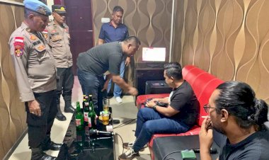 Lakukan-Pengawasan-Personel-Polri-Sekaligus-Cegah-Peredaran-Narkoba,-Sat-Narkoba-bersama-Seksi-Propam-Sidak-Tempat-Hiburan-Malam
