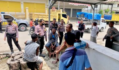 Jauhi--Penyakit-Masyarakat,-Pesan-Anggota-Samapta-Polres-Belu-Saat-Patroli-Dialogis