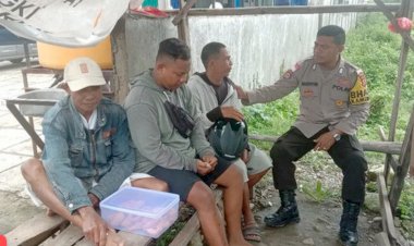 Curah-Hujan-Masih-Tinggi,-Bhabinkamtibmas-Tulamalae-Polres-Belu-Imbau-Warga-Hati-hati-Saat-Bepergian