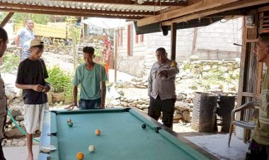 Turun-Menyapa-Warga-Binaannya,-AIPDA-Ahas-Minta-Pemuda-Duarato-Jauhi-Judi-dan-Minuman-Keras