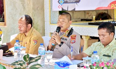 Jumat-Curhat-Bersama-Warga-Fatukbot,-Kapolres-Belu-Beri-No.HP-dan-Ajak-Semua-Pihak-Bersinergi-Jaga-Kamtibmas