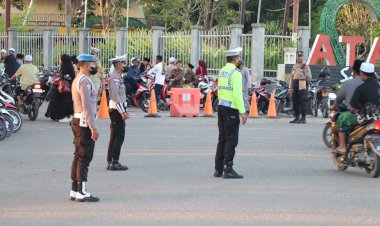 Setelah-Pawai-Obor,-Polres-Belu-dan-Jajaran-Amankan-Ibadah-Sholat-Idul-Fitri-1444-H
