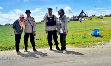 Lakukan-Pengamanan-Saat-Libur-Lebaran,-Polsek-Lamaknen-Selipkan-Pesan-kamtibmas-kepada-Pengujung-Wisata-Fulan-Fehan