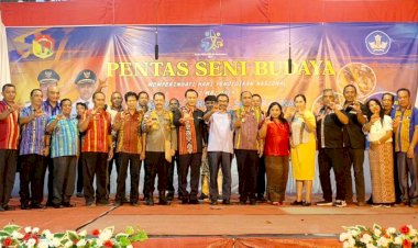 Kapolres-Belu-Didampingi-Ketua-Bhayangkari-Hadiri-Pentas-Seni-Budaya-Sambut-Hardiknas-2023