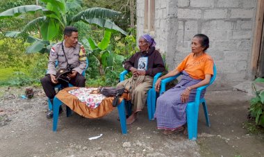 Wujudkan-Rasa-Aman,-Bhabinkamtibmas-Fulur-Polres-Belu-Sambangi-Warganya-dan-Beri-Pesan-Kamtibmas