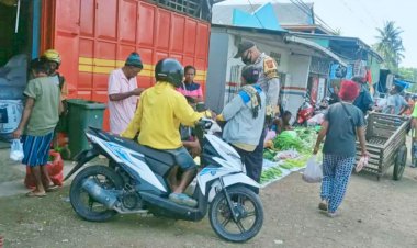 Hadir-Menjaga-Kamtibmas-di-Pasar-Mingguan,-AIPDA-Elias-Amaral-Imbau-Masyarakat-Waspadai-TPPO-Bermodus-Tawaran-Pekerjaan-Menggiurkan
