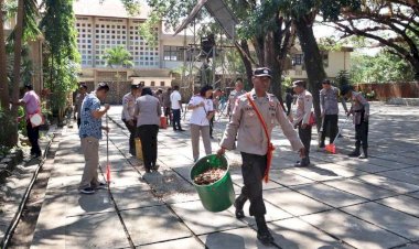 Baksos-Sambut-Hari-Bhayangkara-ke-77,-Polres-Belu-Serentak-Laksanakan-Kerja-Bakti-di-Tempat-Ibadah