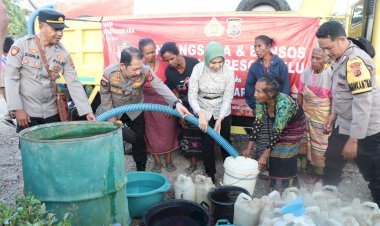 Bakti-Sosial-di-HUT-Polri-ke-77,-Kapolres-Belu-Gandeng-Kemensos-Turun-Bagi-Air-Bersih-untuk-Warga-Lamaknen-Selatan