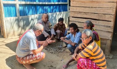 Duduk-Bersama-Bahas-Kamtibmas,-Bhabinkamtimas-Polres-Belu-Imbau-Warga-Naekasa-Waspadai-Kejahatan-Perdagangan-Orang
