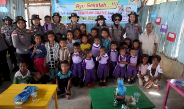 Sambut-HUT-Polwan-ke-75,-Polwan-Polres-Belu-Turun-ke-Dusun-Terpencil-Salurkan-Pakaian-Sekolah-untuk-Anak-anak-PAUD-Fohomea