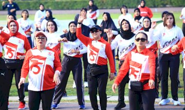 Wujudkan-Sinergitas,-Olahraga-Bersama-Digelar-dalam-Rangka-Hari-Jadi-ke-75-Polwan