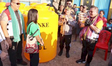 Sinergi-Ringankan-Beban-Sesama,-Kapolres-Belu-Bersama-Harley-Davidson-Club-Indonesia-Gelar-Bantuan-Sosial-Merdeka-untuk-Warga-Tapal-Batas