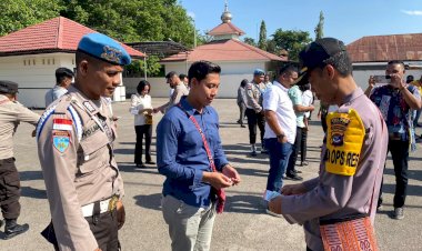 Uji-Disiplin-dan-Cek-Kesiapan-Personel-dalam-Pelaksanaan-Tugas,-Wakapolres-Belu-bersama-Seksi-Propam-Kembali-Cek-Sikap-Tampang-dan-Surat-surat-Anggota