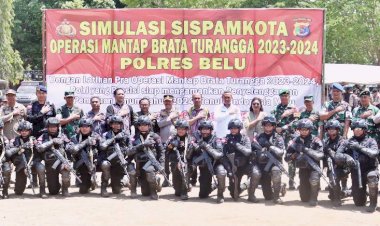Disaksikan-Forkopimda-Hingga-Penyelenggara-Pemilu,-Kapolres-Belu-Pimpin-Simulasi-Sispam-Kota-Kesiapan-Pengamanan-Pemilu-2024