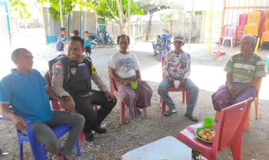 Pendaftaran-Capres-Sudah-Dibuka,-Bhabinkamtibmas-Maumutin-Polres-Belu-Ajak-Masyarakat-Jaga-Kamtibmas