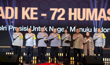 Dua-Hadiah-Untuk-Divisi-Humas-Polri-Dari-Kapolri