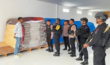 Wujudkan-Situasi-Kondusif-di-Masa-Kampanye-Pemilu-2024,-Satgas-OMB-Polres-Belu-Bersama-Brimob-Gelar-Patroli-Sisir-Kantor-KPU-hingga-Bawaslu