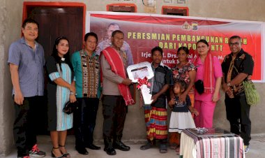 Membangun-Harapan:-Kapolda-NTT-Meresmikan-Rumah-Bantuan-di-Desa-Pariti.-