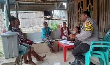 Wujudkan-Kampanye-yang-Aman-dan-Damai,-Bhabinkamtibmas-Duarato-Polres-Belu-Tak-Bosan-Sambangi-Warga-Beri-Pesan-Kamtibmas